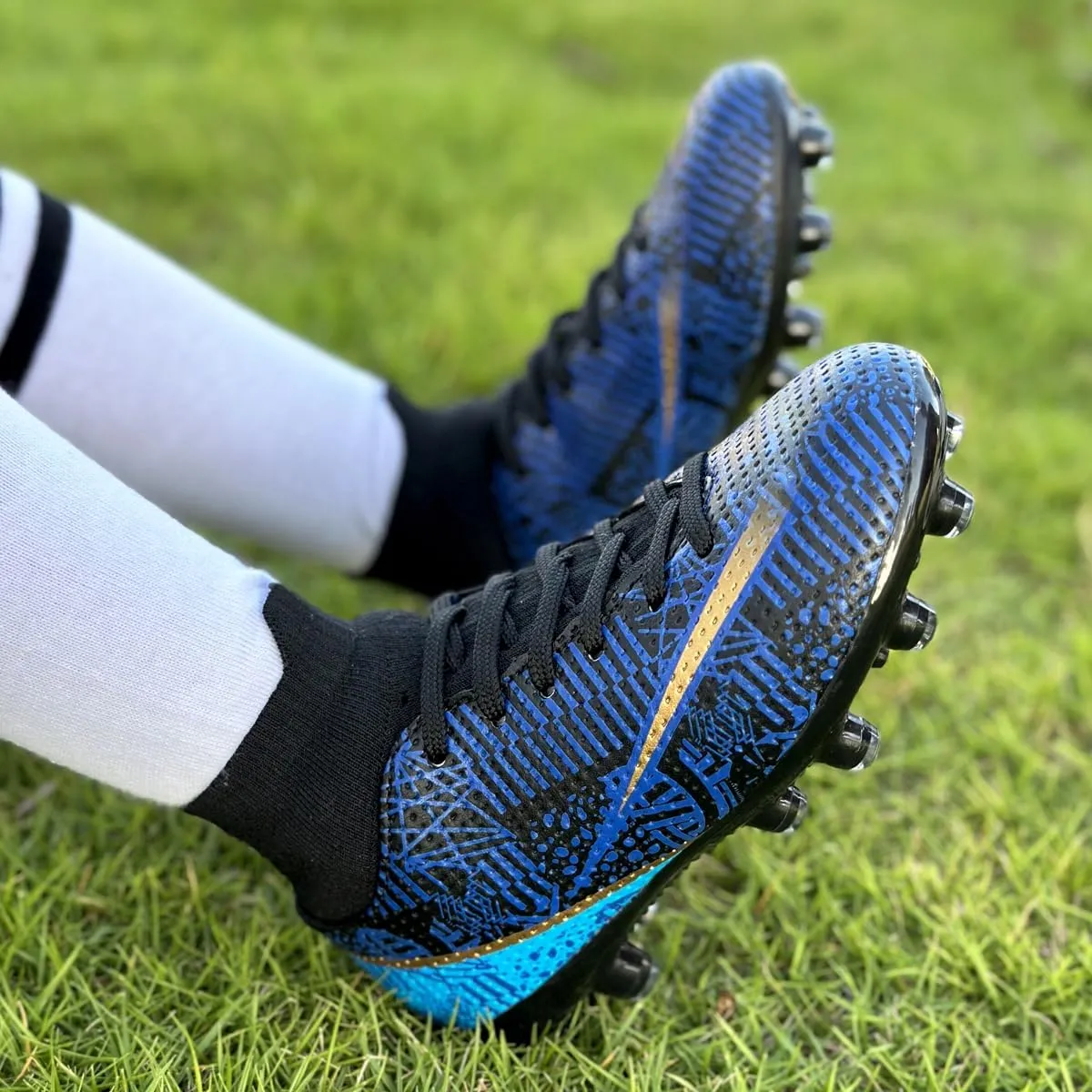 Boys Girls Soccer Cleats Kids Soccer Shoes High Top Training Youth Football Cleats Outdoor Football Shoes