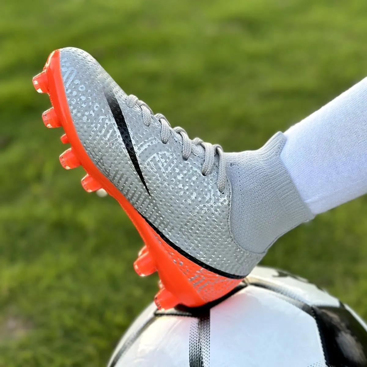 Boys Girls Soccer Cleats Kids Soccer Shoes High Top Training Youth Football Cleats Outdoor Football Shoes