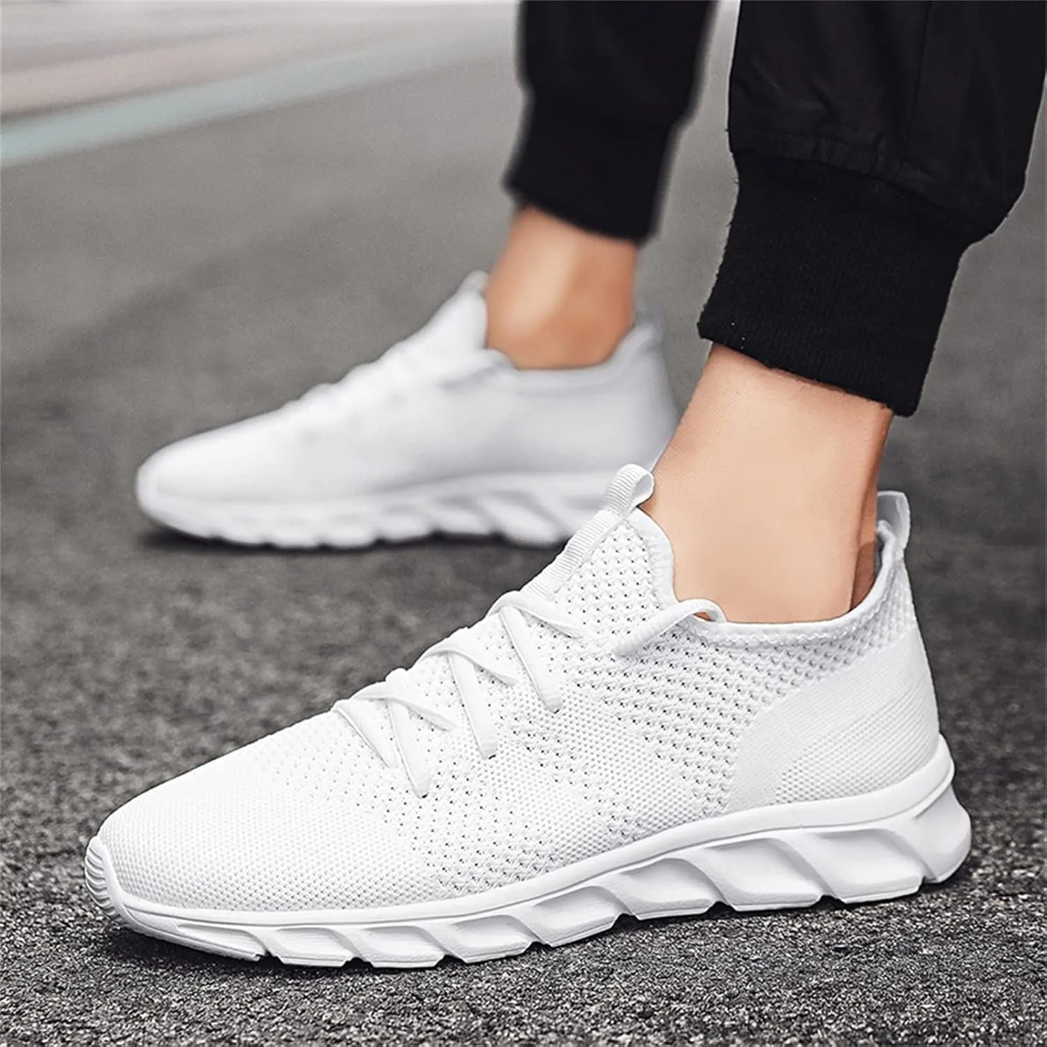 Men's Breathable Mesh Running Shoes Comfortable Breathable Lace Up Sneaker Fashion Lightweight Sneakers for Men
