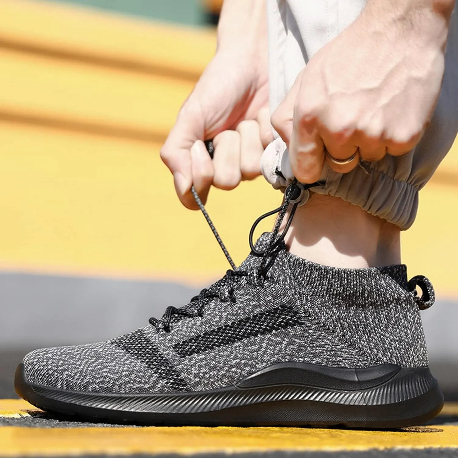 Men's Breathable Sock Shoes Fashion Fly Woven Mesh Sports Shoes Lightweight Workout Shoe Athletic Gym Sneakers